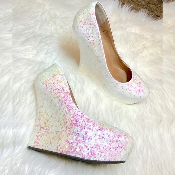 L.A.M.B. Glitter Pumps! - Picture 6 of 13